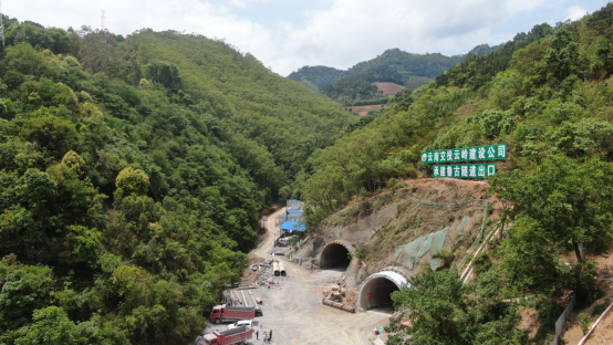 師宗至丘北高速公路建設(shè)協(xié)調(diào)領(lǐng)導(dǎo)小組召開項(xiàng)目征地協(xié)調(diào)工作現(xiàn)場推進(jìn)會(huì)782.png